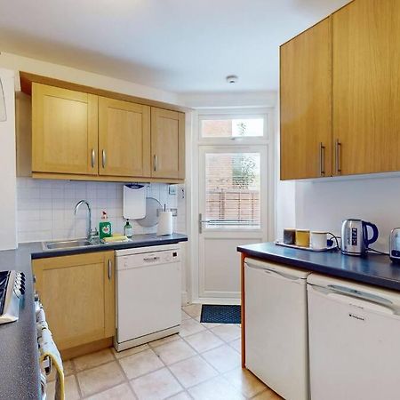 Spacious 2Bd Apartment Cricklewood Лондон Экстерьер фото