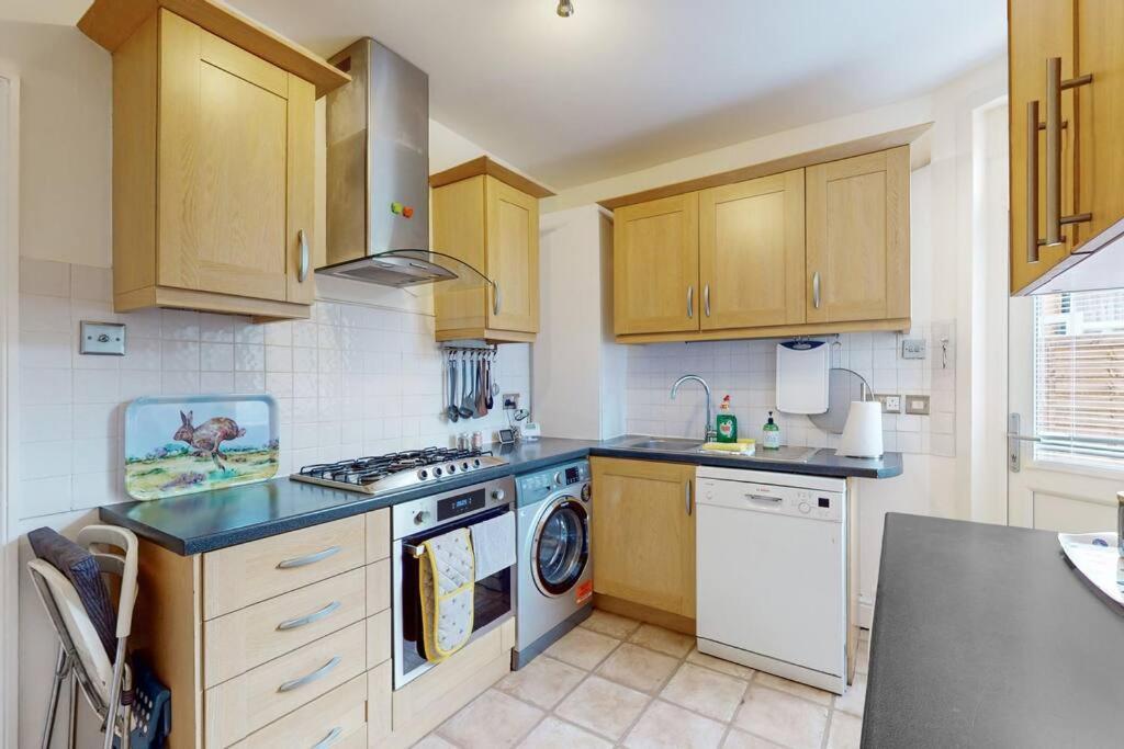 Spacious 2Bd Apartment Cricklewood Лондон Экстерьер фото