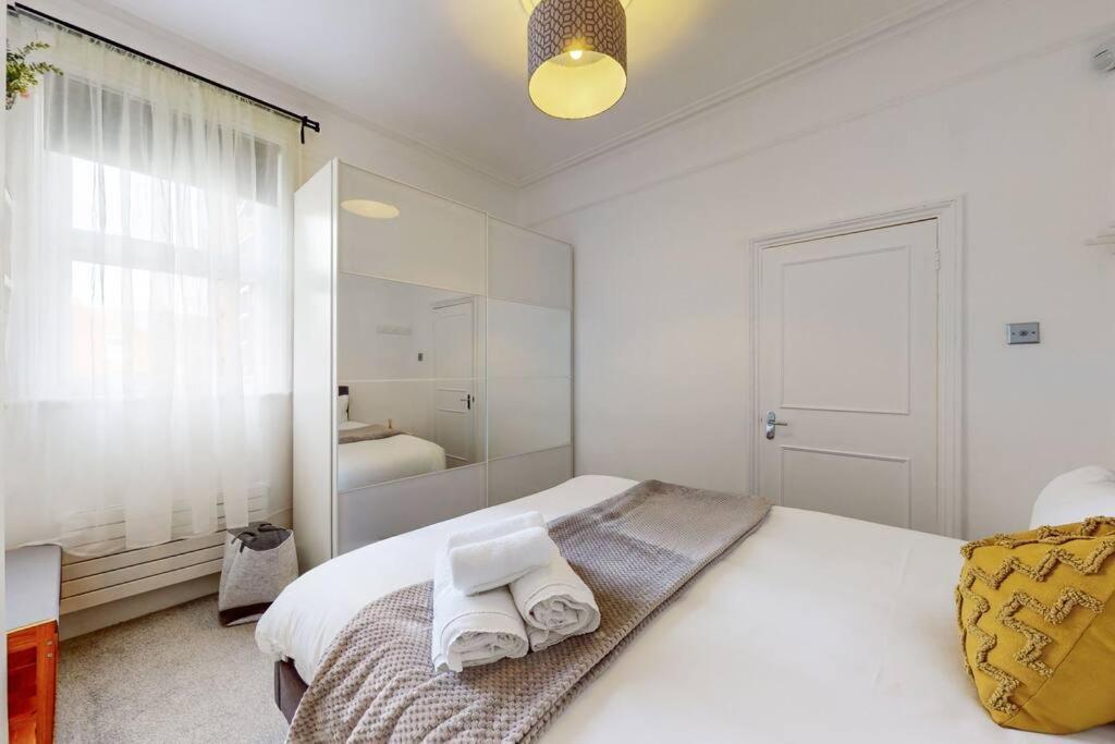 Spacious 2Bd Apartment Cricklewood Лондон Экстерьер фото