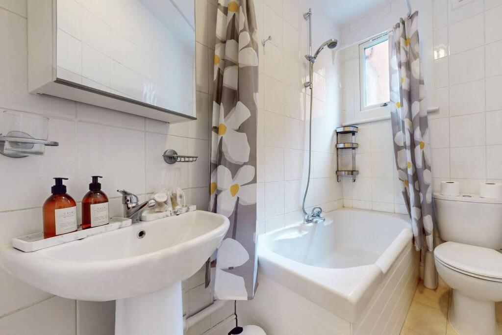 Spacious 2Bd Apartment Cricklewood Лондон Экстерьер фото